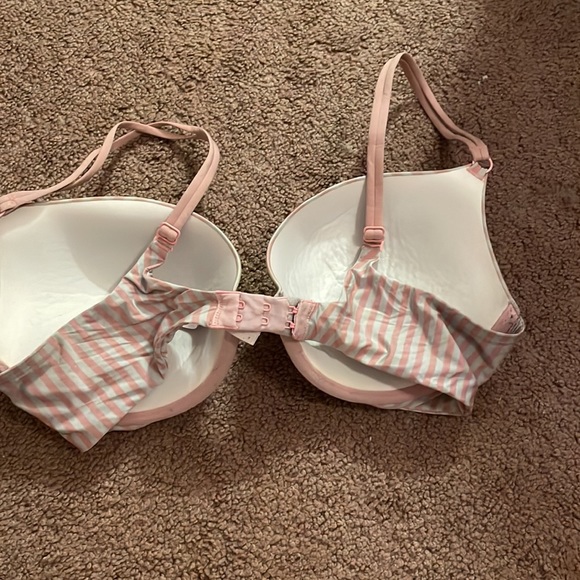 Pink and white striped VS bra - Picture 2 of 3